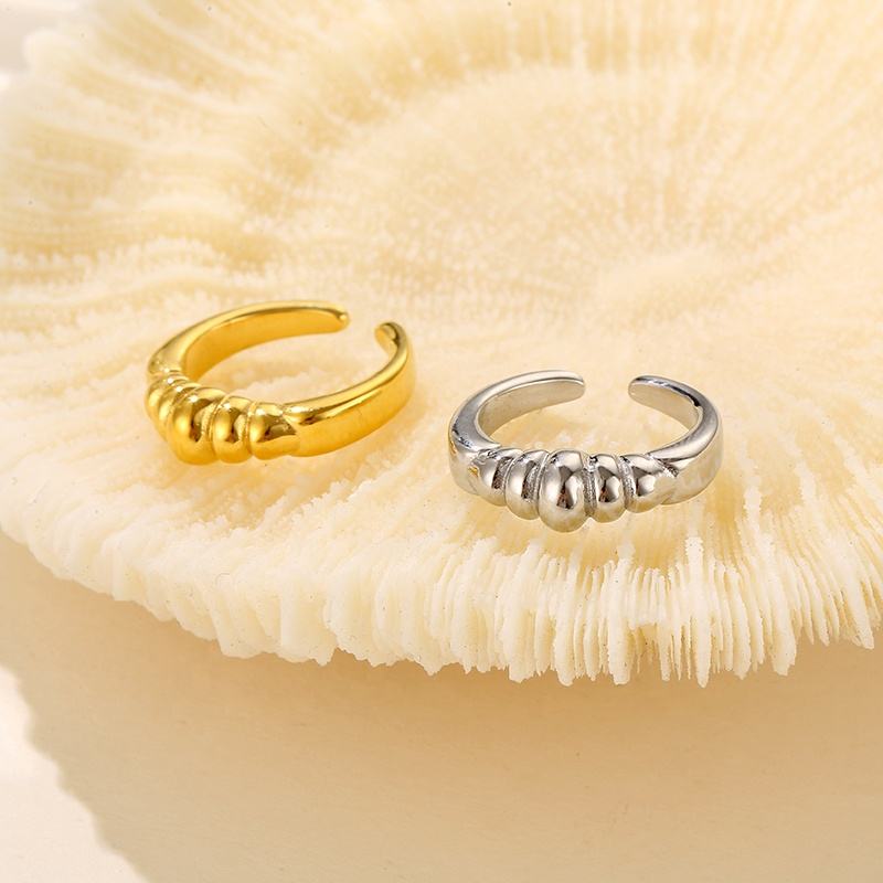 “Simple Charm Ring”